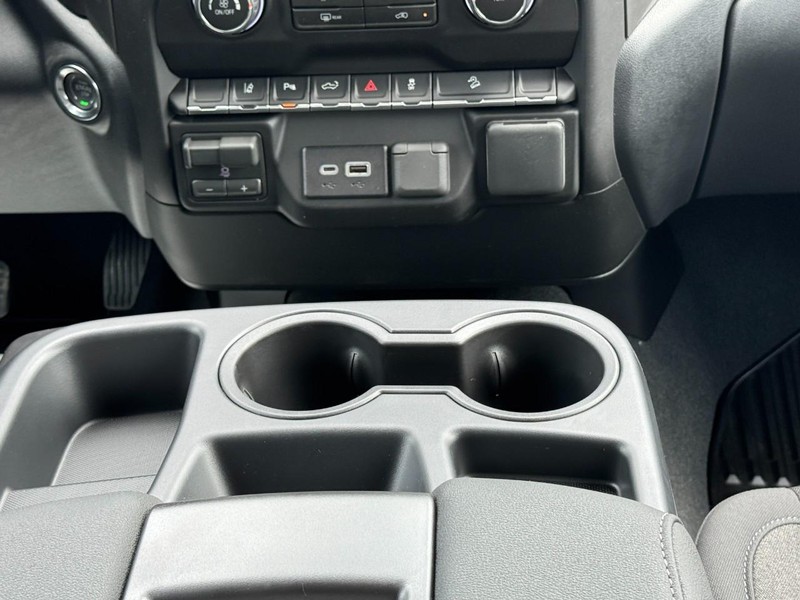 Chevrolet Silverado 2500HD Vehicle Image 09