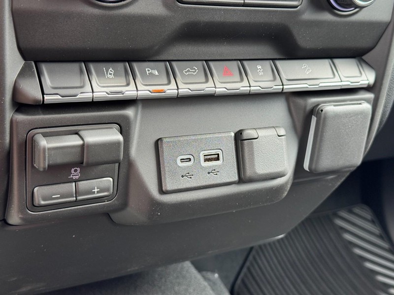 Chevrolet Silverado 2500HD Vehicle Image 11