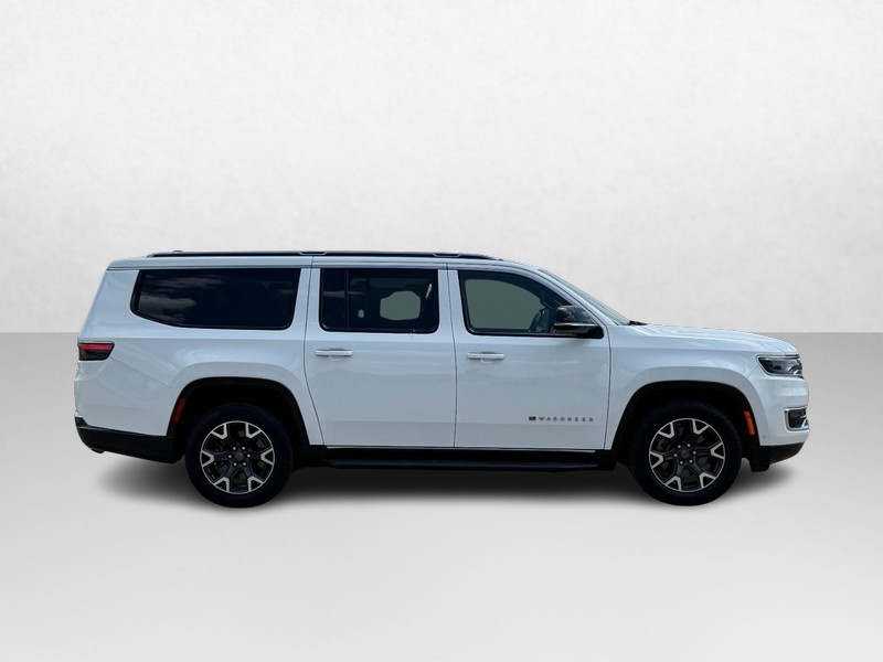 Jeep Wagoneer L Vehicle Image 02
