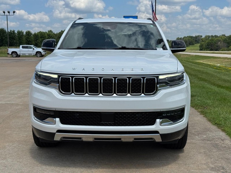 Jeep Wagoneer L Vehicle Image 09