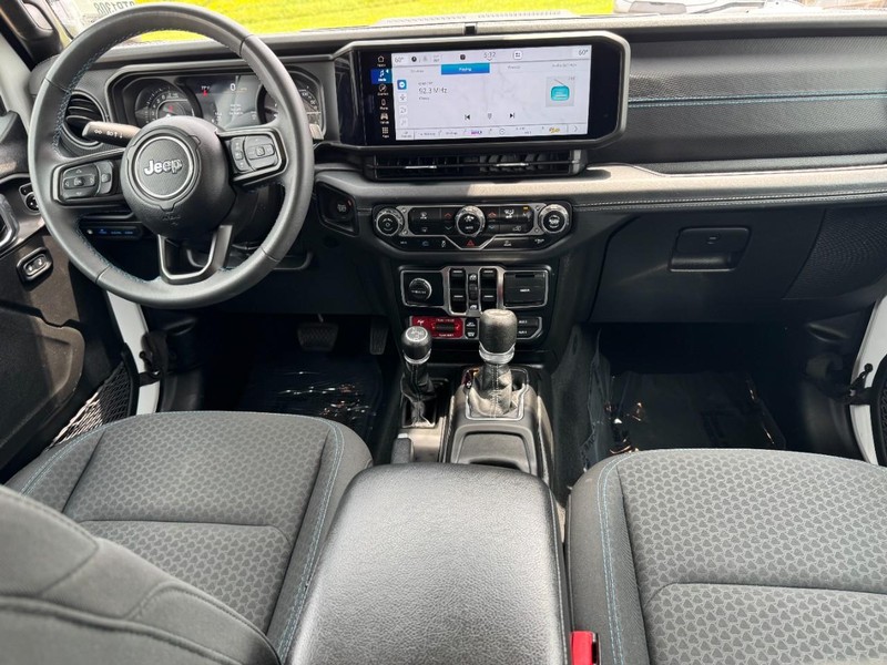 Jeep Wrangler 4xe Vehicle Image 11