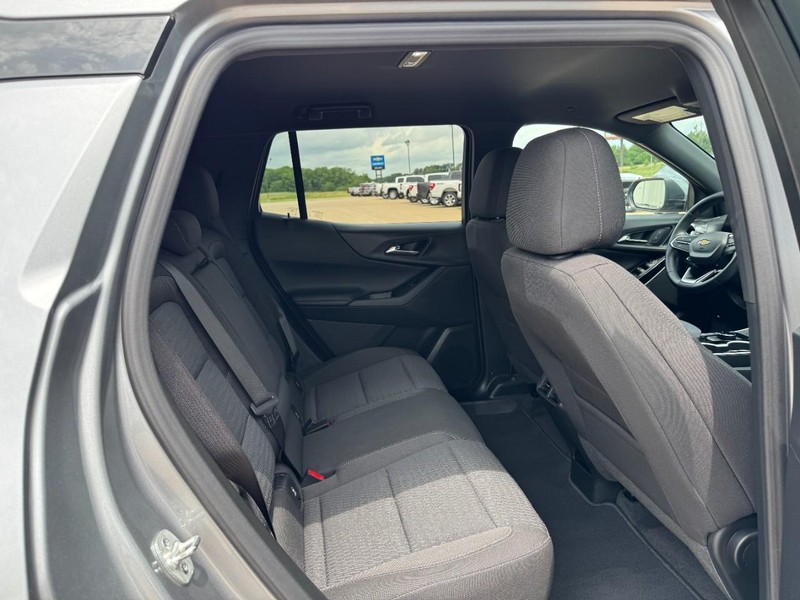 Chevrolet Equinox Vehicle Full-screen Gallery Image 10