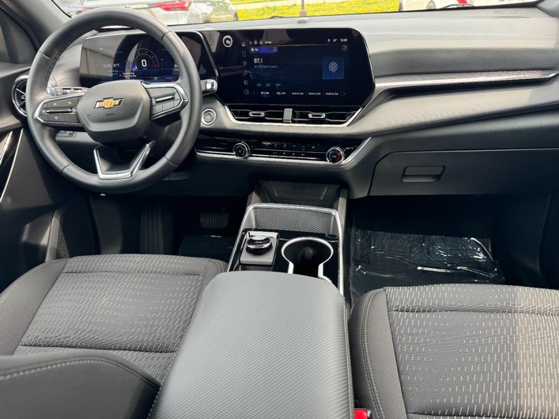 Chevrolet Equinox Vehicle Full-screen Gallery Image 11