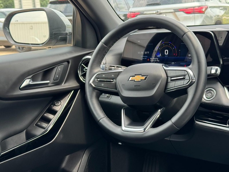 Chevrolet Equinox Vehicle Full-screen Gallery Image 12