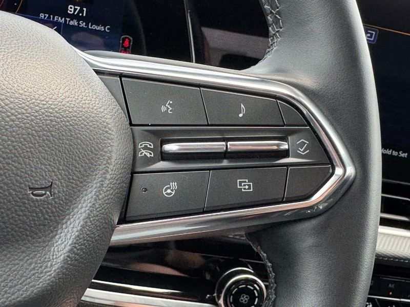 Chevrolet Equinox Vehicle Full-screen Gallery Image 17