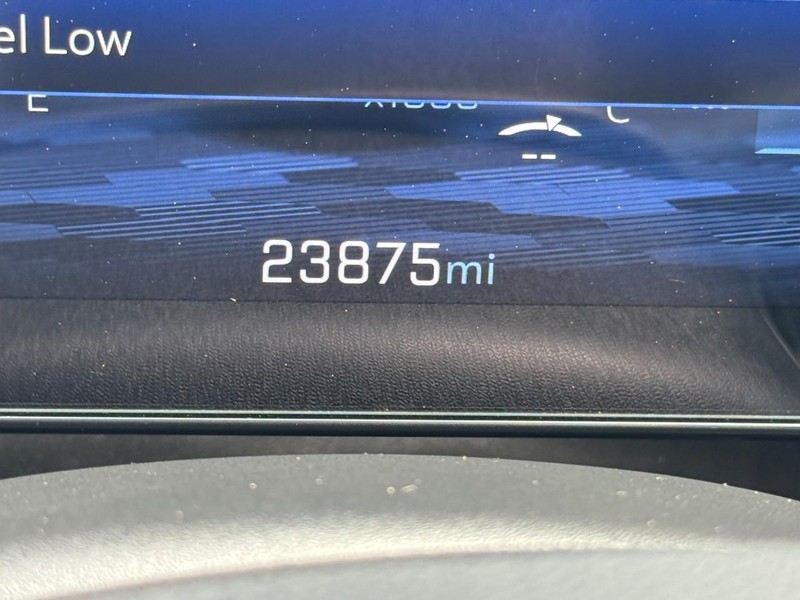 Chevrolet Equinox Vehicle Full-screen Gallery Image 18