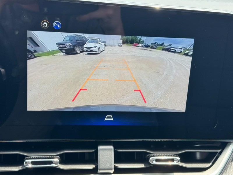 Chevrolet Equinox Vehicle Full-screen Gallery Image 21