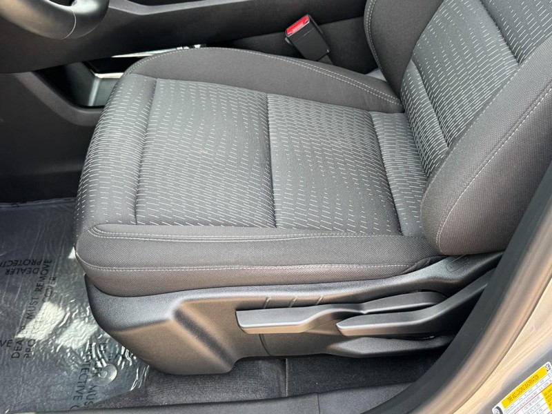 Chevrolet Equinox Vehicle Full-screen Gallery Image 23