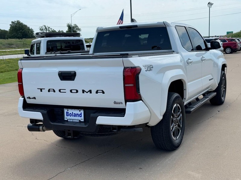Toyota Tacoma 4WD Vehicle Image 03