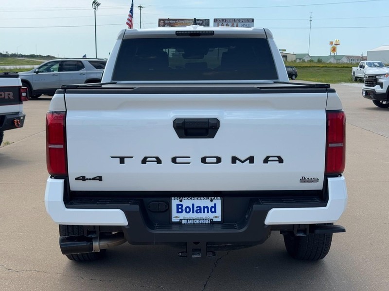 Toyota Tacoma 4WD Vehicle Image 04