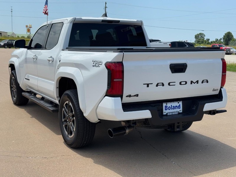 Toyota Tacoma 4WD Vehicle Image 06