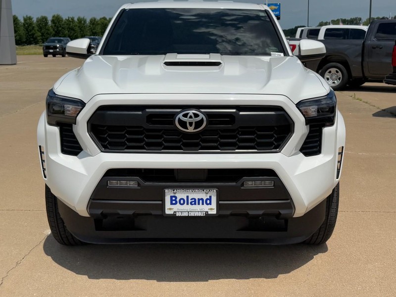 Toyota Tacoma 4WD Vehicle Image 09