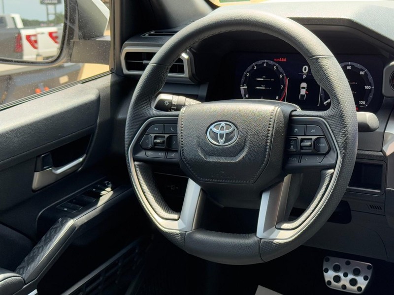 Toyota Tacoma 4WD Vehicle Image 12