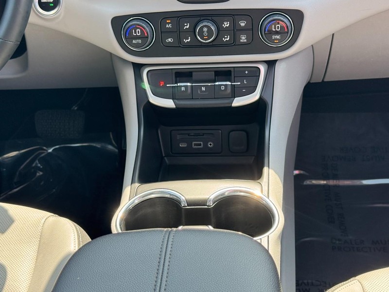 GMC Terrain Vehicle Image 14