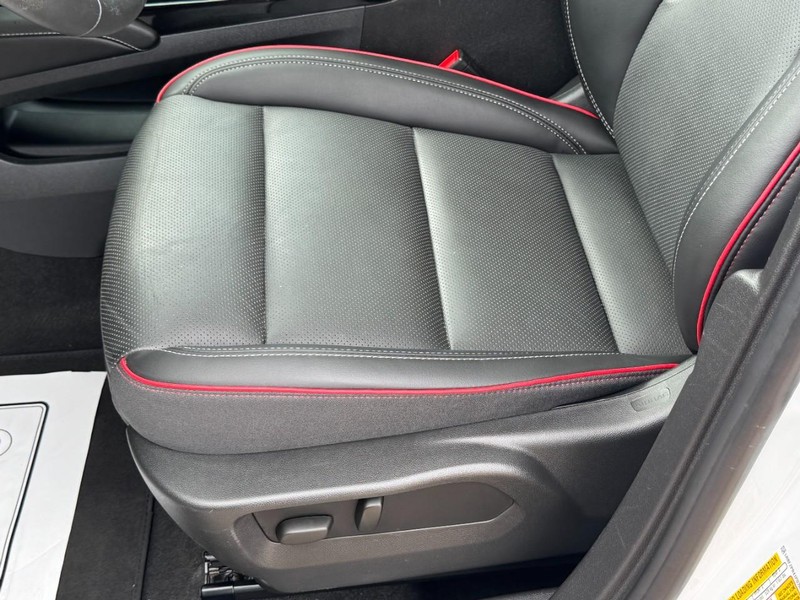 Buick Envision Vehicle Image 23