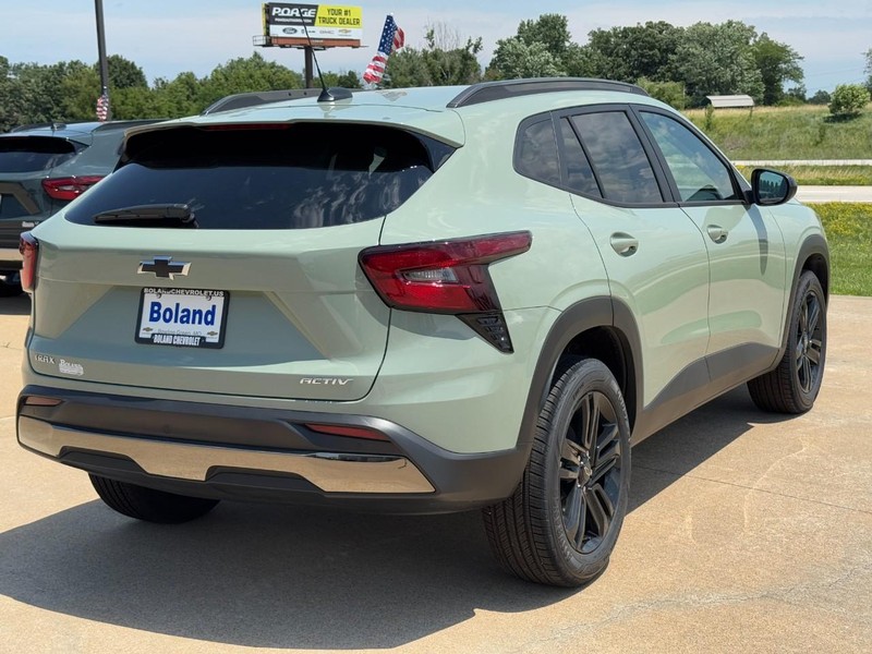 Chevrolet Trax Vehicle Image 03