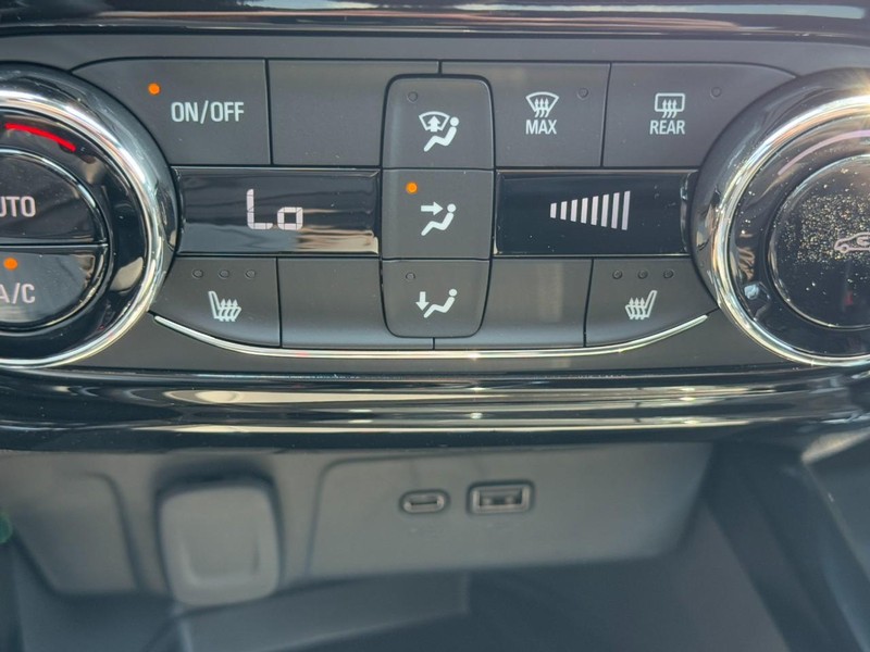 Chevrolet Trax Vehicle Image 13