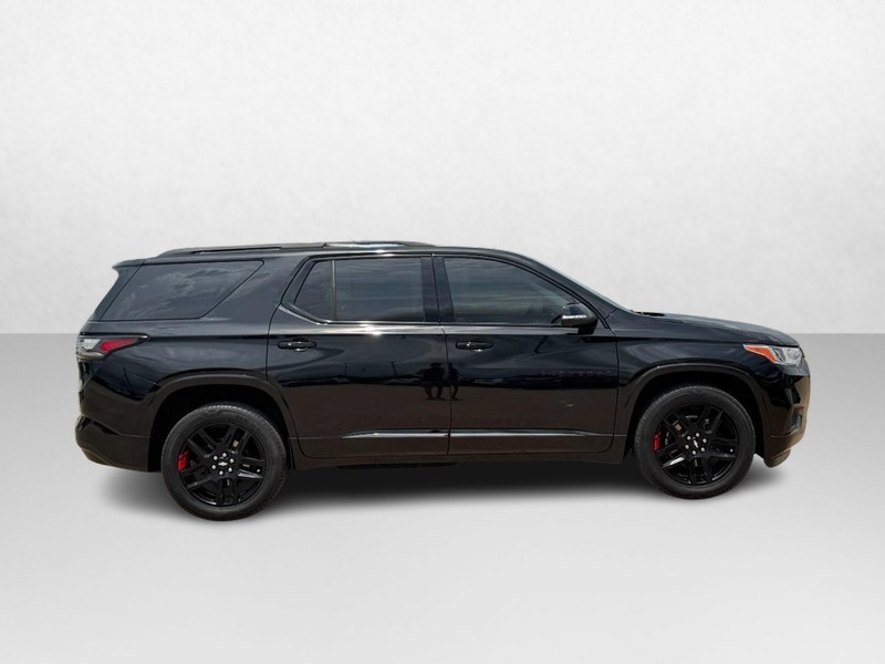 Chevrolet Traverse Vehicle Full-screen Gallery Image 02