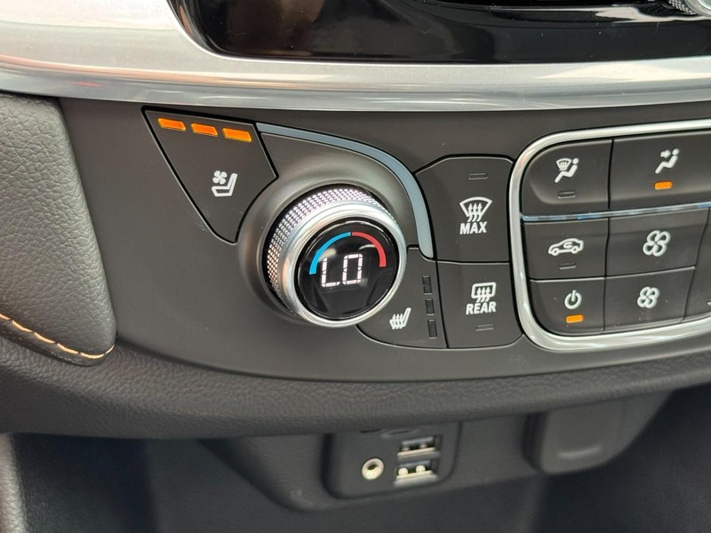 Chevrolet Traverse Vehicle Full-screen Gallery Image 20
