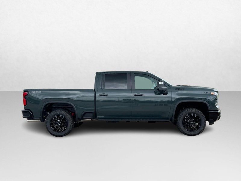 Chevrolet Silverado 2500HD Vehicle Image 02