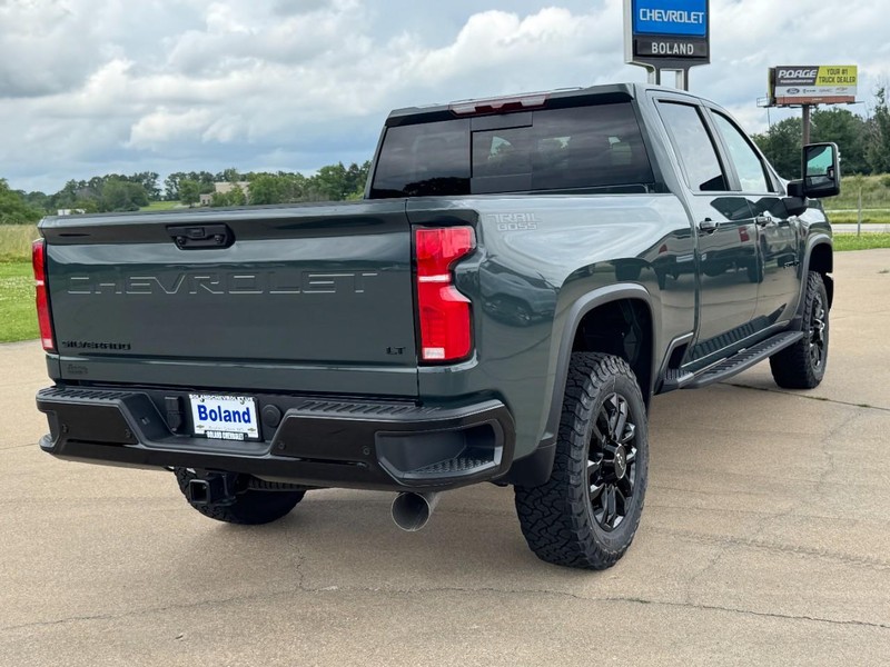 Chevrolet Silverado 2500HD Vehicle Image 03