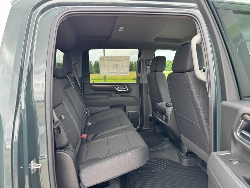 Chevrolet Silverado 2500HD Vehicle Image 05