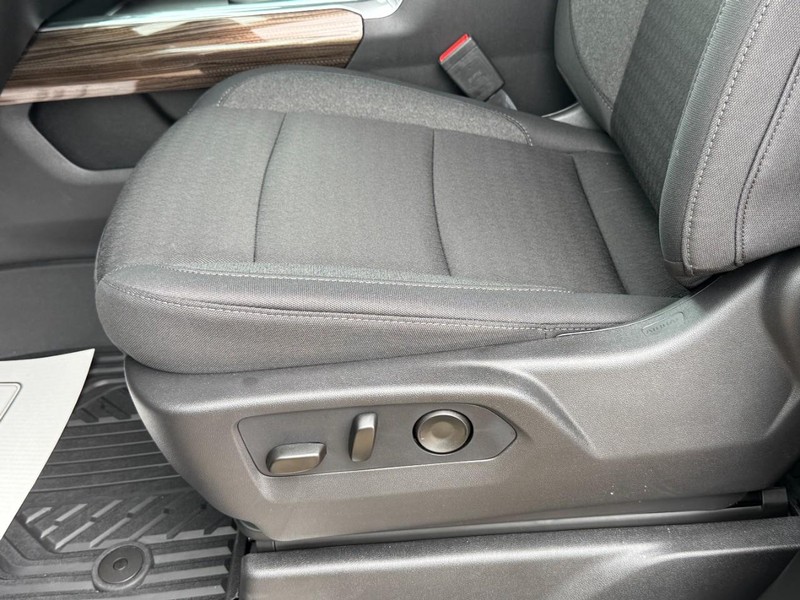 Chevrolet Silverado 2500HD Vehicle Image 14