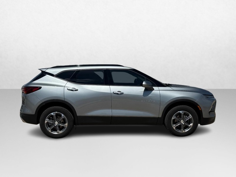 Chevrolet Blazer Vehicle Full-screen Gallery Image 02