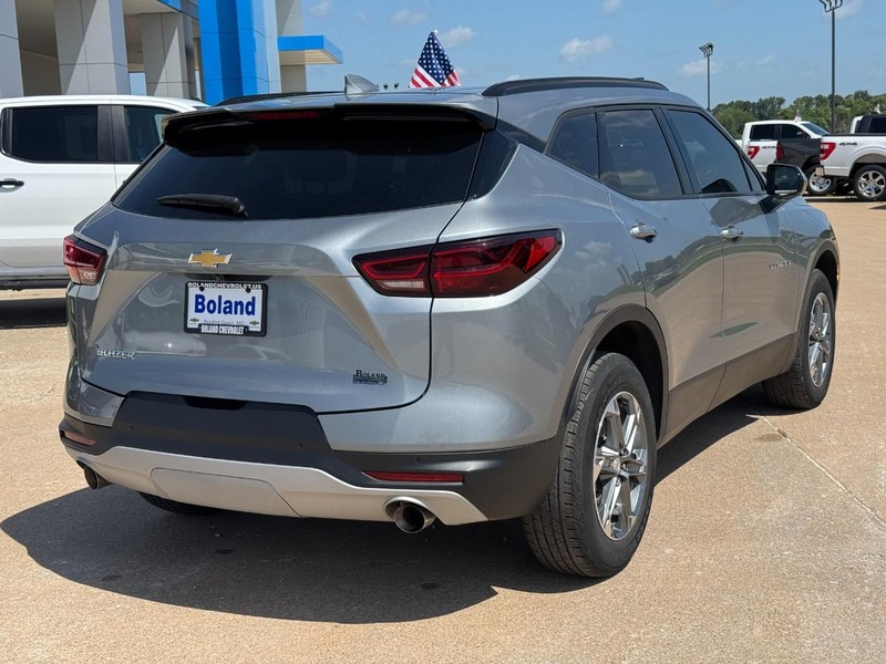 Chevrolet Blazer Vehicle Full-screen Gallery Image 03