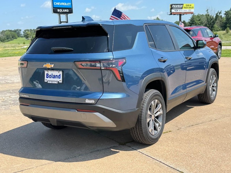 Chevrolet Equinox Vehicle Image 03