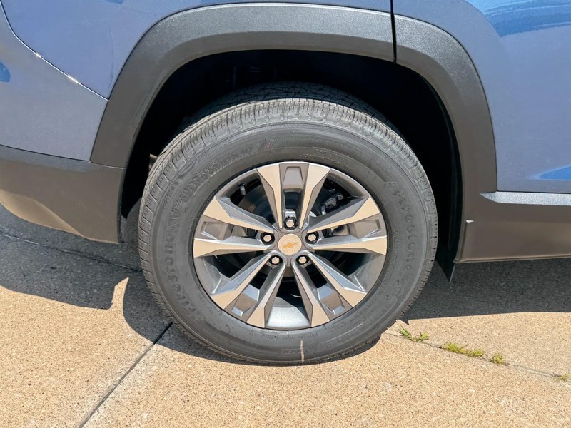 Chevrolet Equinox Vehicle Image 04