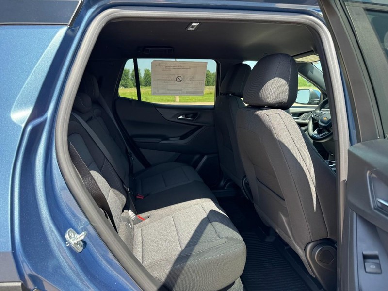 Chevrolet Equinox Vehicle Image 05