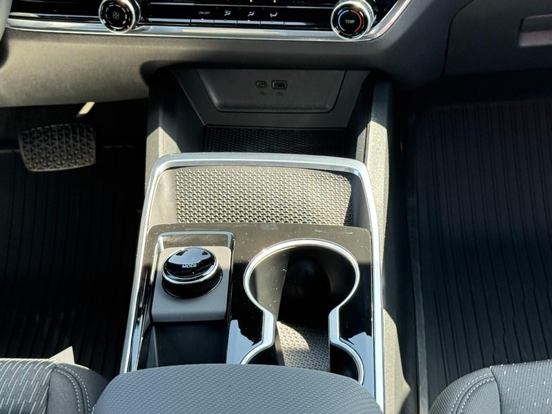 Chevrolet Equinox Vehicle Image 09