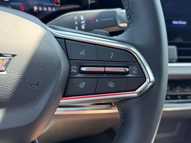 Chevrolet Equinox Vehicle Image 11
