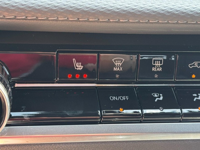 Chevrolet Equinox Vehicle Image 12