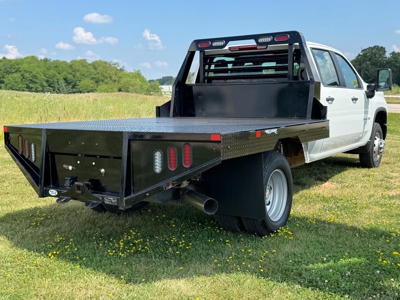 Chevrolet Silverado 3500HD CC Vehicle Image 03