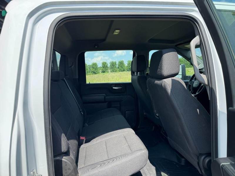 Chevrolet Silverado 3500HD CC Vehicle Image 09