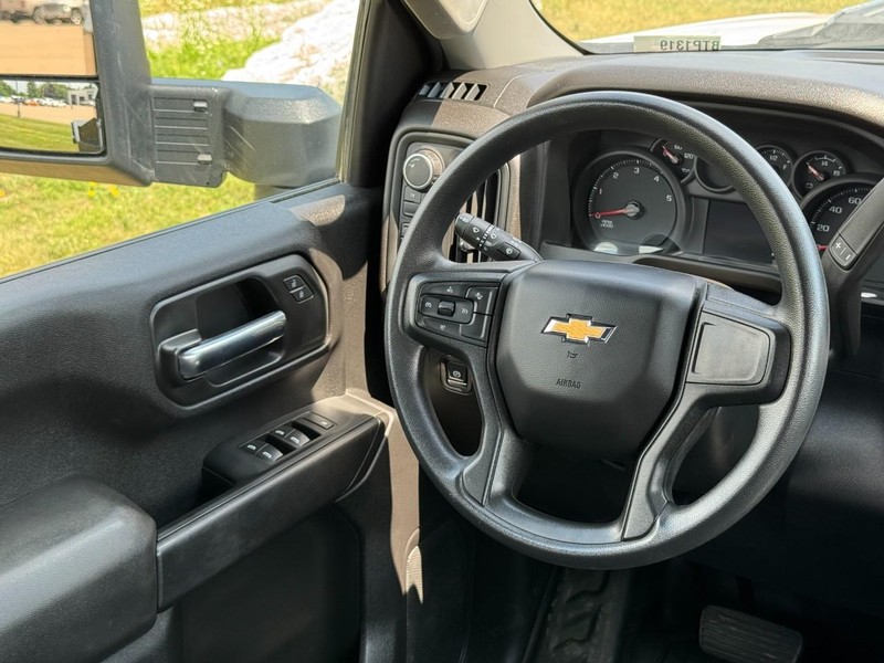 Chevrolet Silverado 3500HD CC Vehicle Image 11