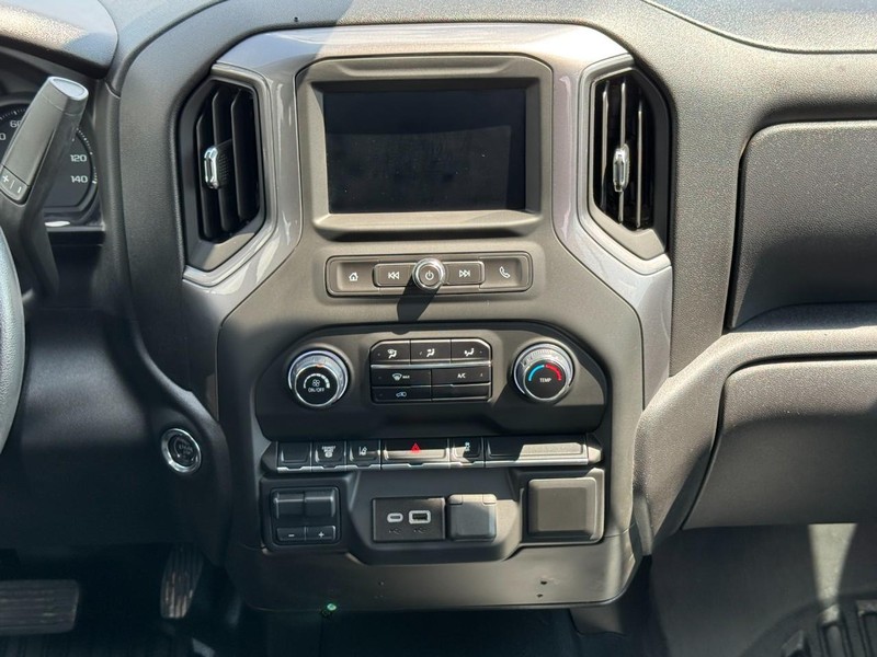 Chevrolet Silverado 3500HD CC Vehicle Image 12