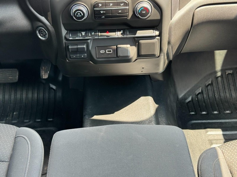 Chevrolet Silverado 3500HD CC Vehicle Image 13