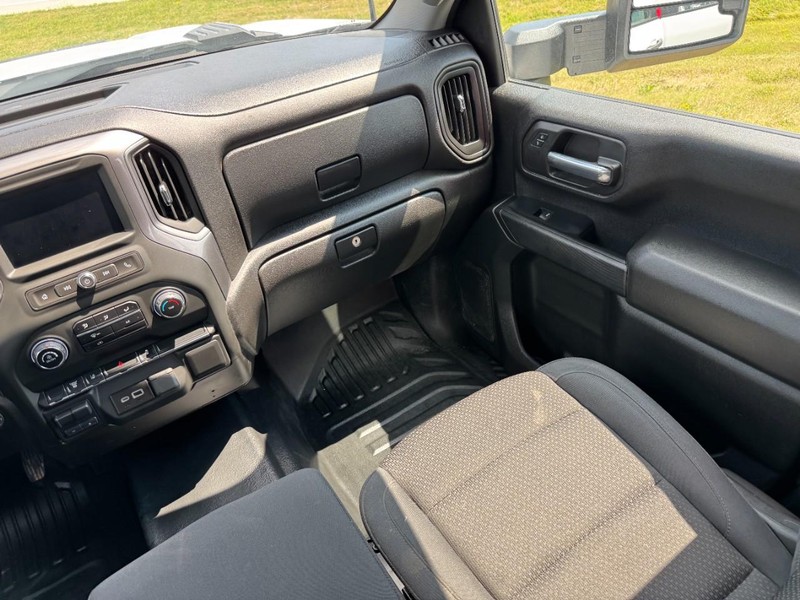 Chevrolet Silverado 3500HD CC Vehicle Image 14