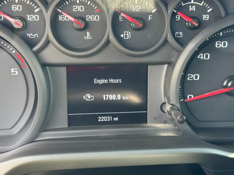 Chevrolet Silverado 3500HD CC Vehicle Image 16