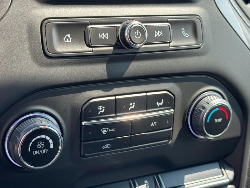 Chevrolet Silverado 3500HD CC Vehicle Image 18