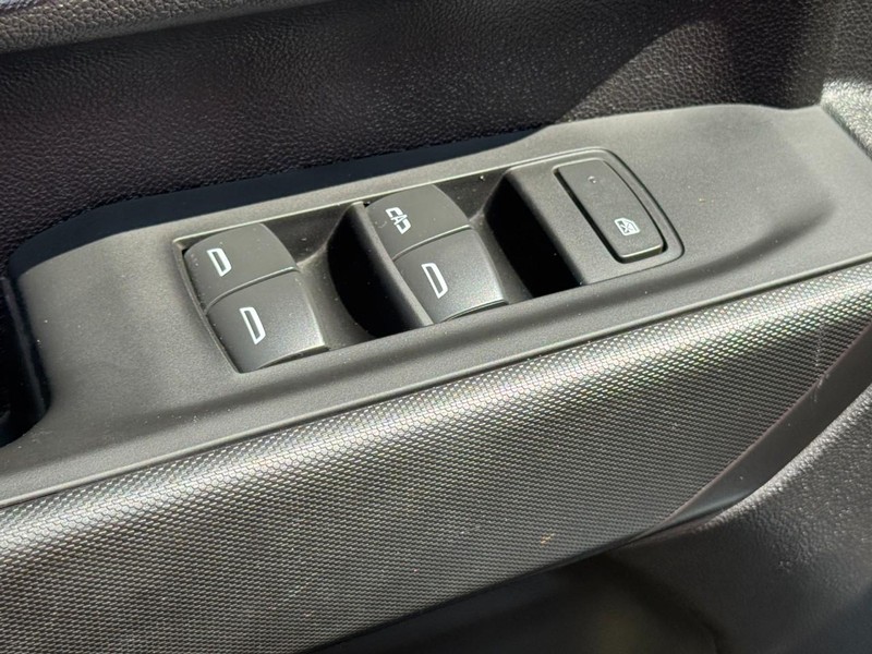 Chevrolet Silverado 3500HD CC Vehicle Image 19