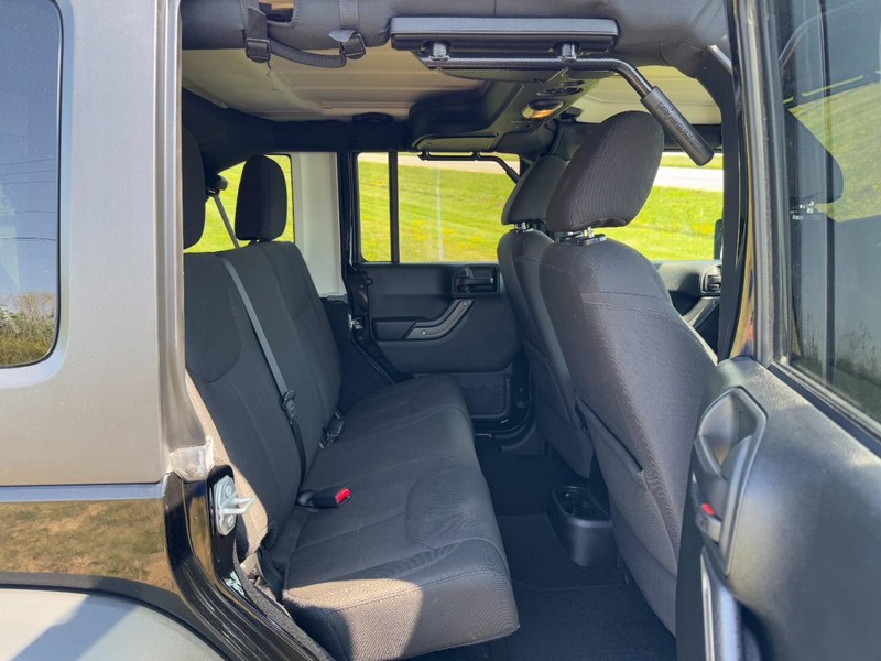 Jeep Wrangler Unlimited Vehicle Image 10
