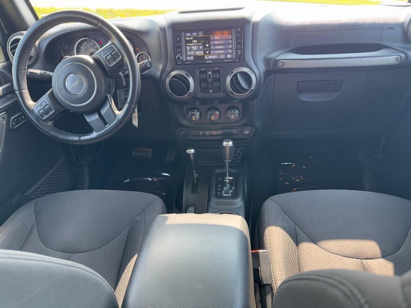 Jeep Wrangler Unlimited Vehicle Image 11