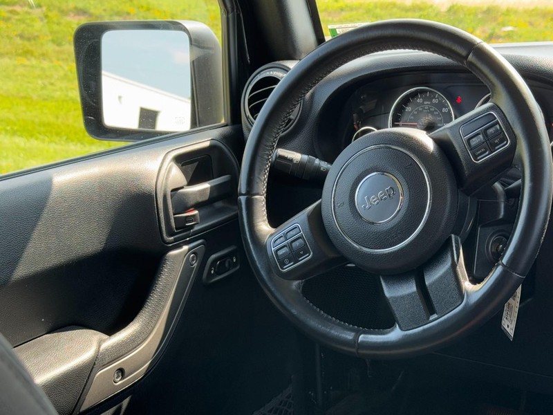 Jeep Wrangler Unlimited Vehicle Image 12