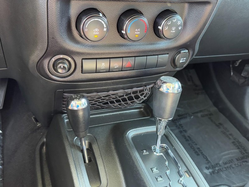 Jeep Wrangler Unlimited Vehicle Image 19