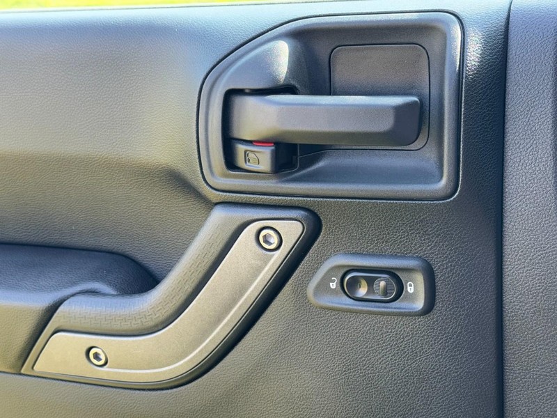 Jeep Wrangler Unlimited Vehicle Image 21