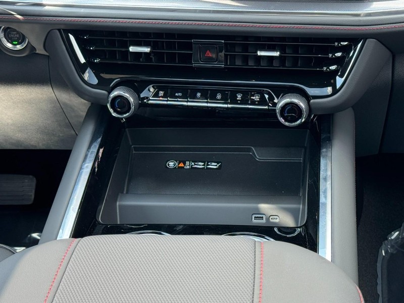 Chevrolet Tahoe Vehicle Image 10